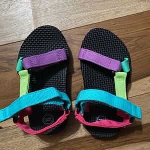 Toddler Girls color block sandals size 8